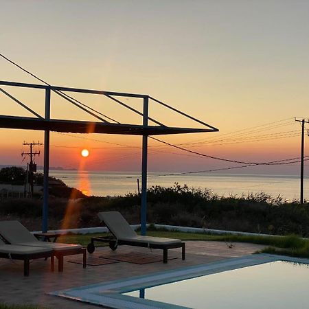 Cristelia Seafront & Pool Villa Лакханія Екстер'єр фото