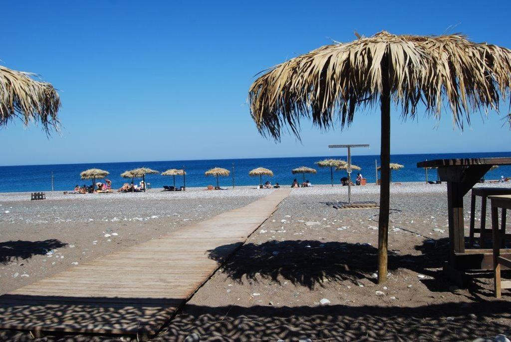 Cristelia Seafront & Pool Villa Лакханія Екстер'єр фото