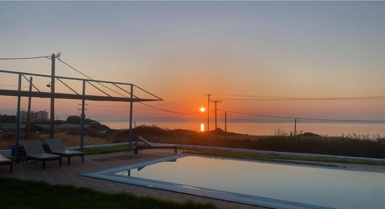 Cristelia Seafront & Pool Villa Лакханія Екстер'єр фото